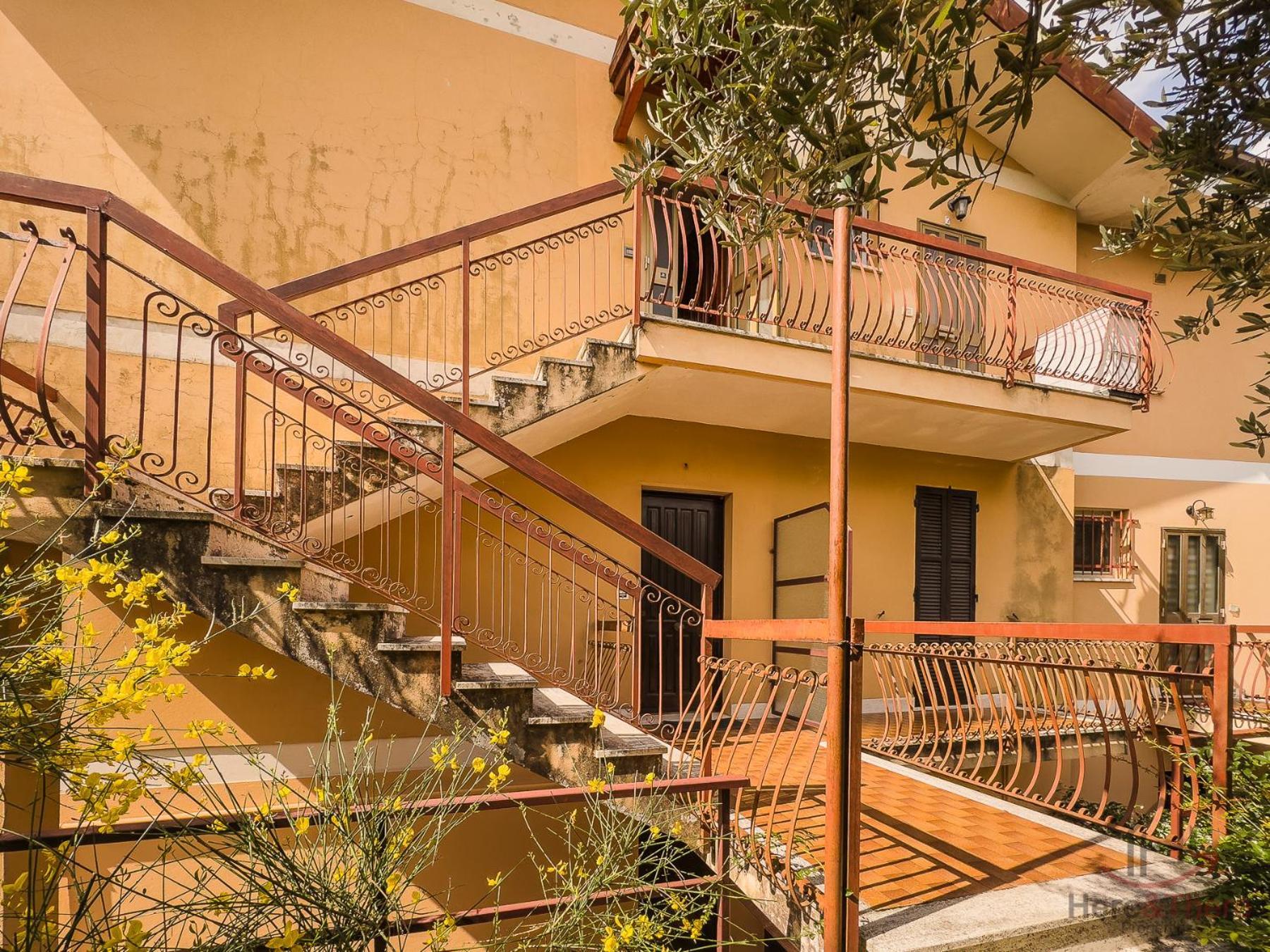 ואראצה Garden & Sea View - Free Beach Access And Garage - Wifi מראה חיצוני תמונה