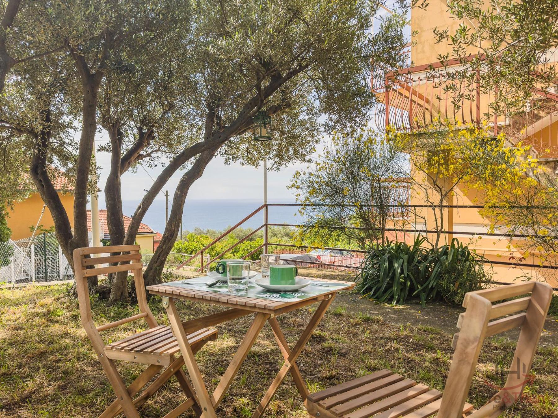ואראצה Garden & Sea View - Free Beach Access And Garage - Wifi מראה חיצוני תמונה